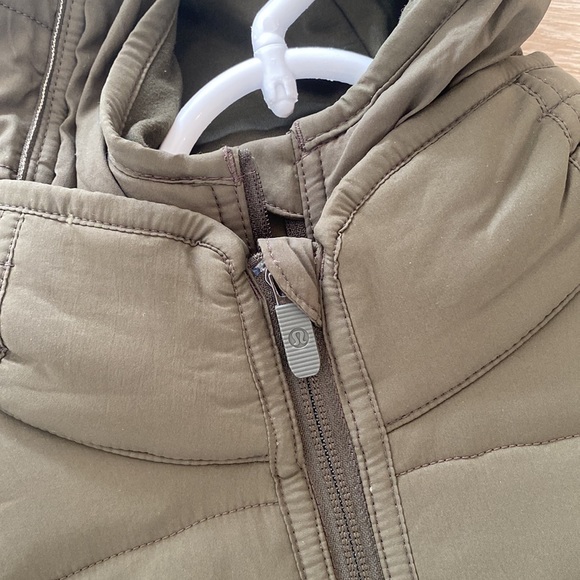 Lululemon Extra Mile Jacket, green, Size 2, New with Tag! - Picture 6 of 10